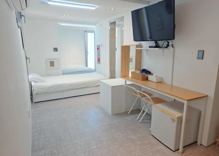 Look Hostal *